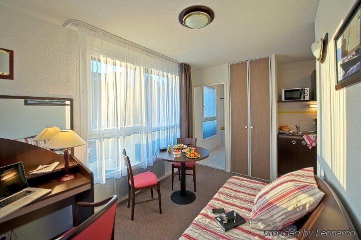 Comfort Suites Le-Port-Marly Paris Ouest Льо Порт-Марли Стая снимка