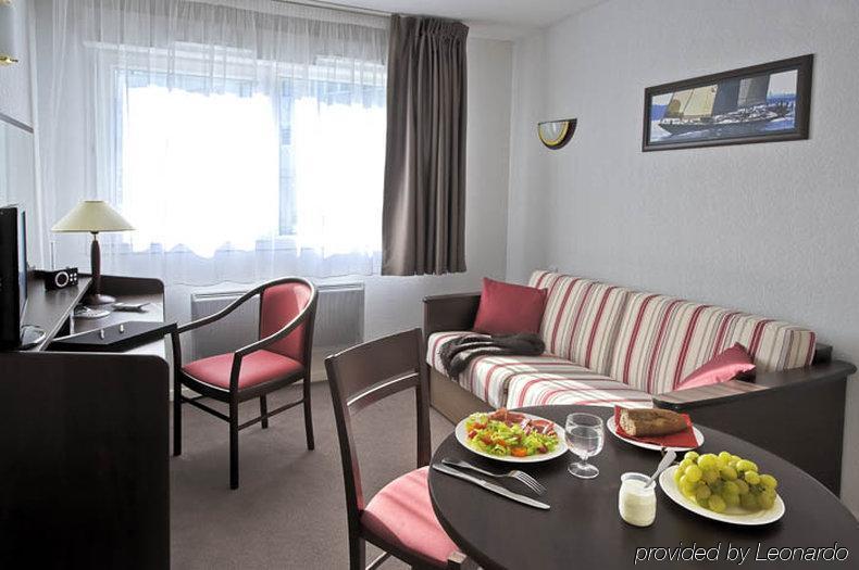 Comfort Suites Le-Port-Marly Paris Ouest Льо Порт-Марли Екстериор снимка