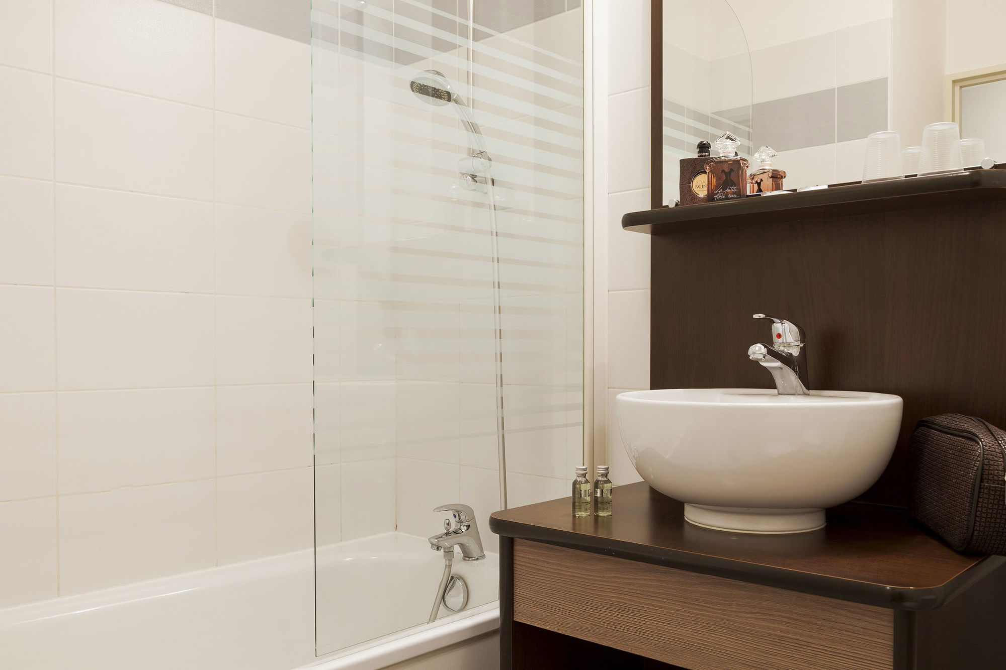 Comfort Suites Le-Port-Marly Paris Ouest Льо Порт-Марли Стая снимка