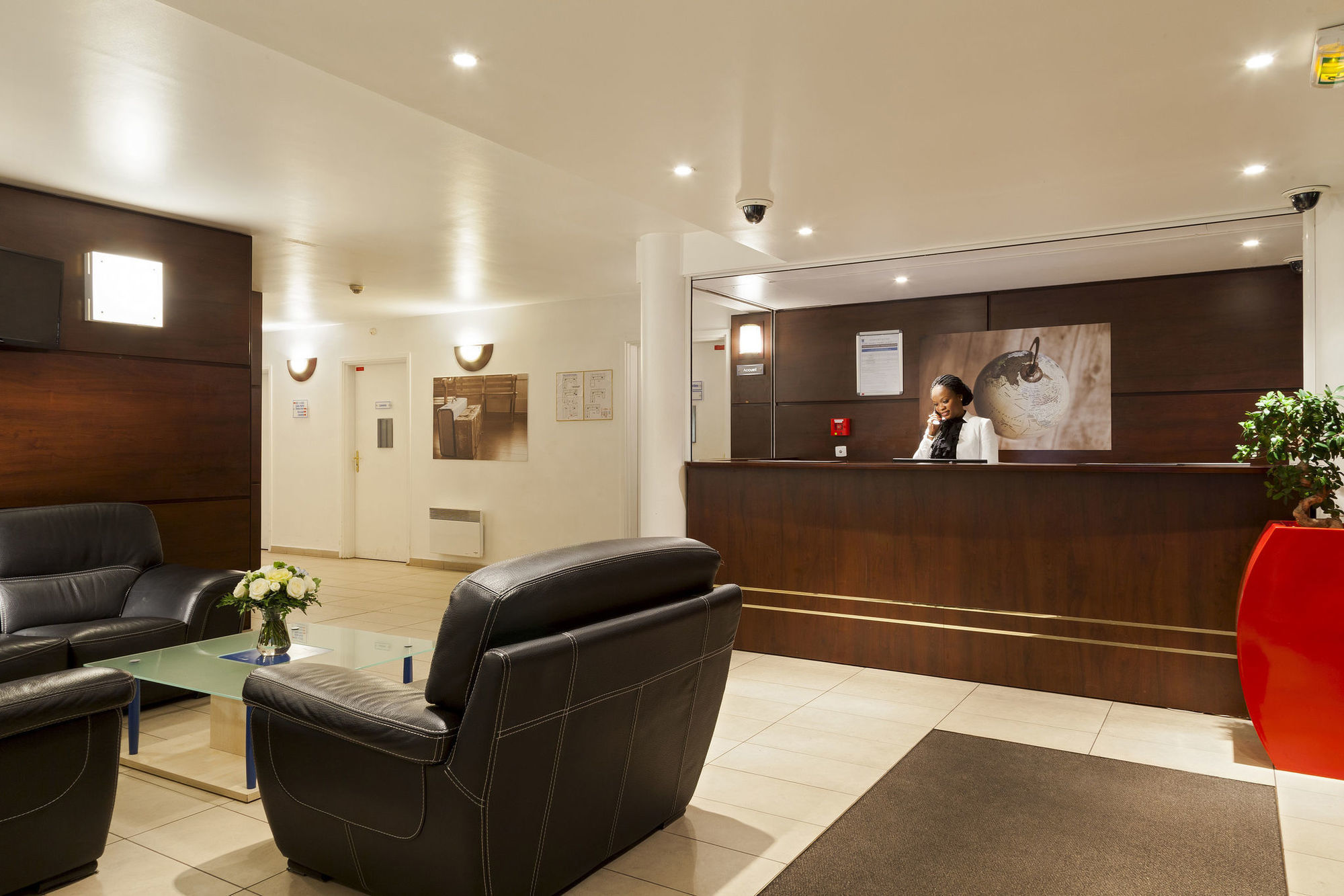 Comfort Suites Le-Port-Marly Paris Ouest Льо Порт-Марли Интериор снимка