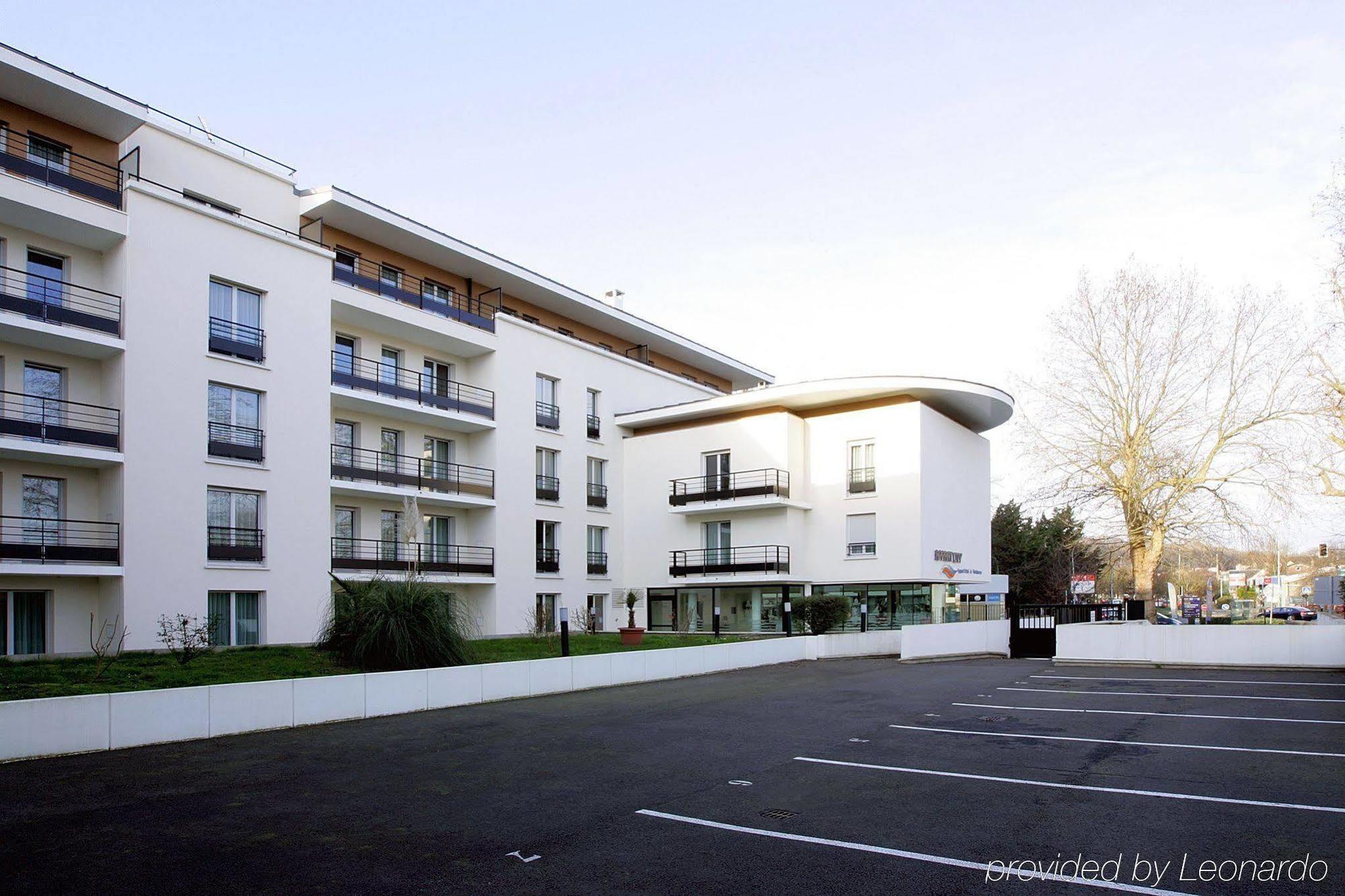 Comfort Suites Le-Port-Marly Paris Ouest Льо Порт-Марли Екстериор снимка