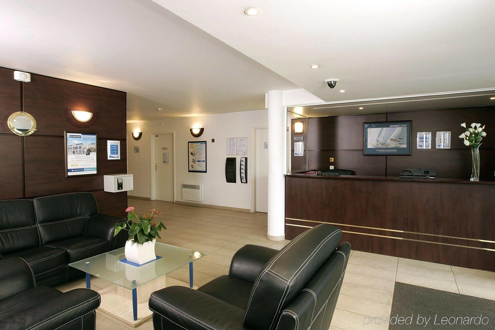 Comfort Suites Le-Port-Marly Paris Ouest Льо Порт-Марли Екстериор снимка