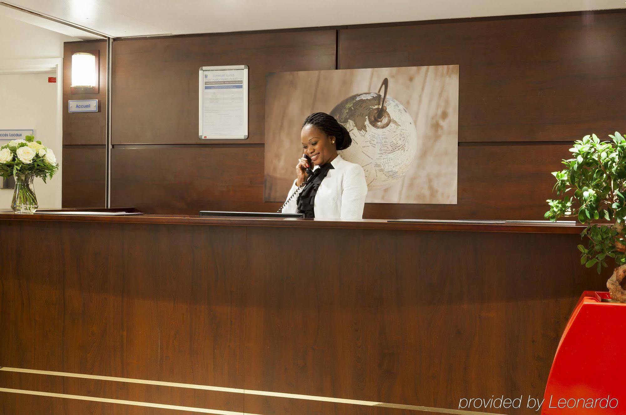 Comfort Suites Le-Port-Marly Paris Ouest Льо Порт-Марли Екстериор снимка