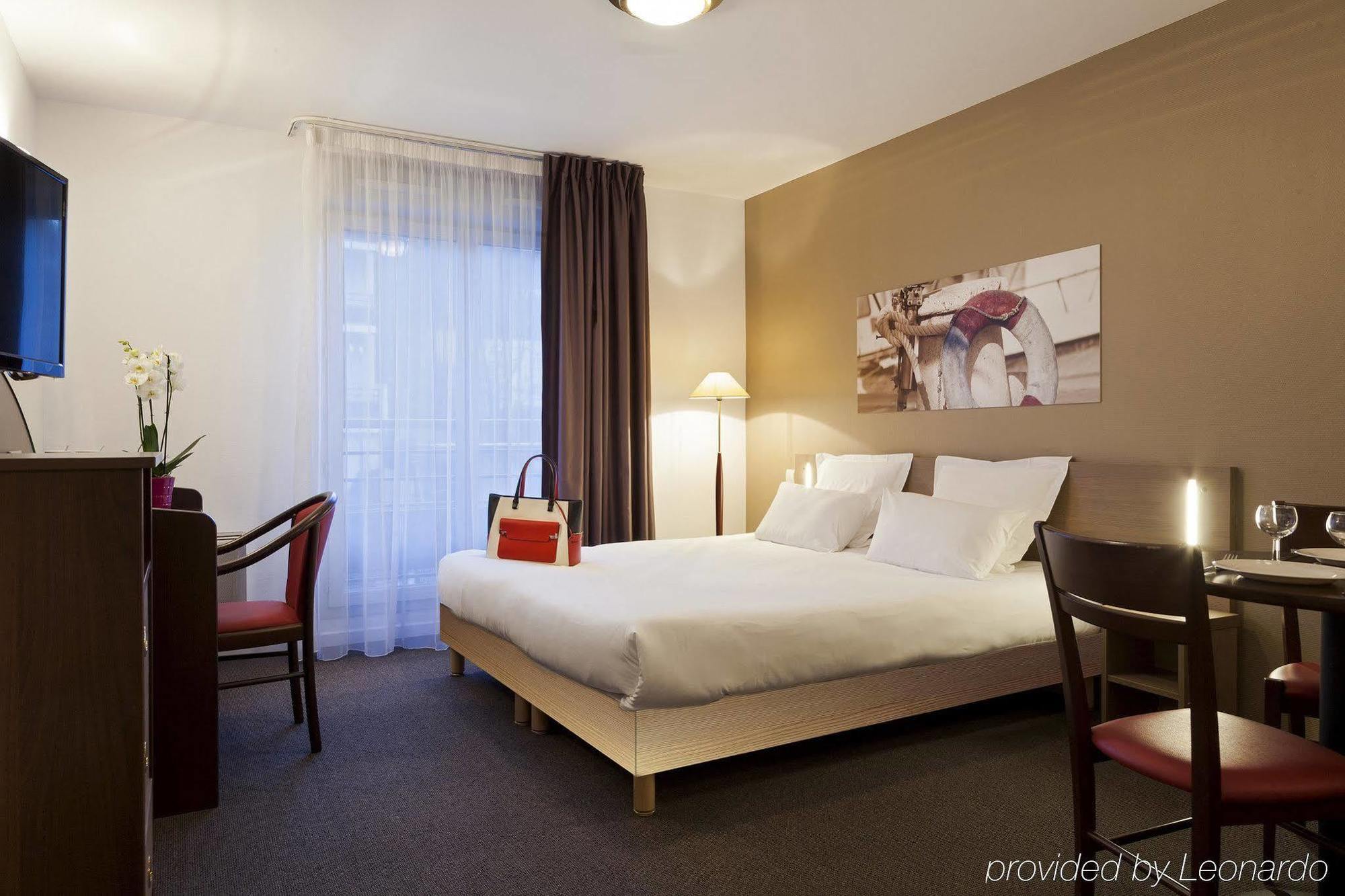 Comfort Suites Le-Port-Marly Paris Ouest Льо Порт-Марли Екстериор снимка