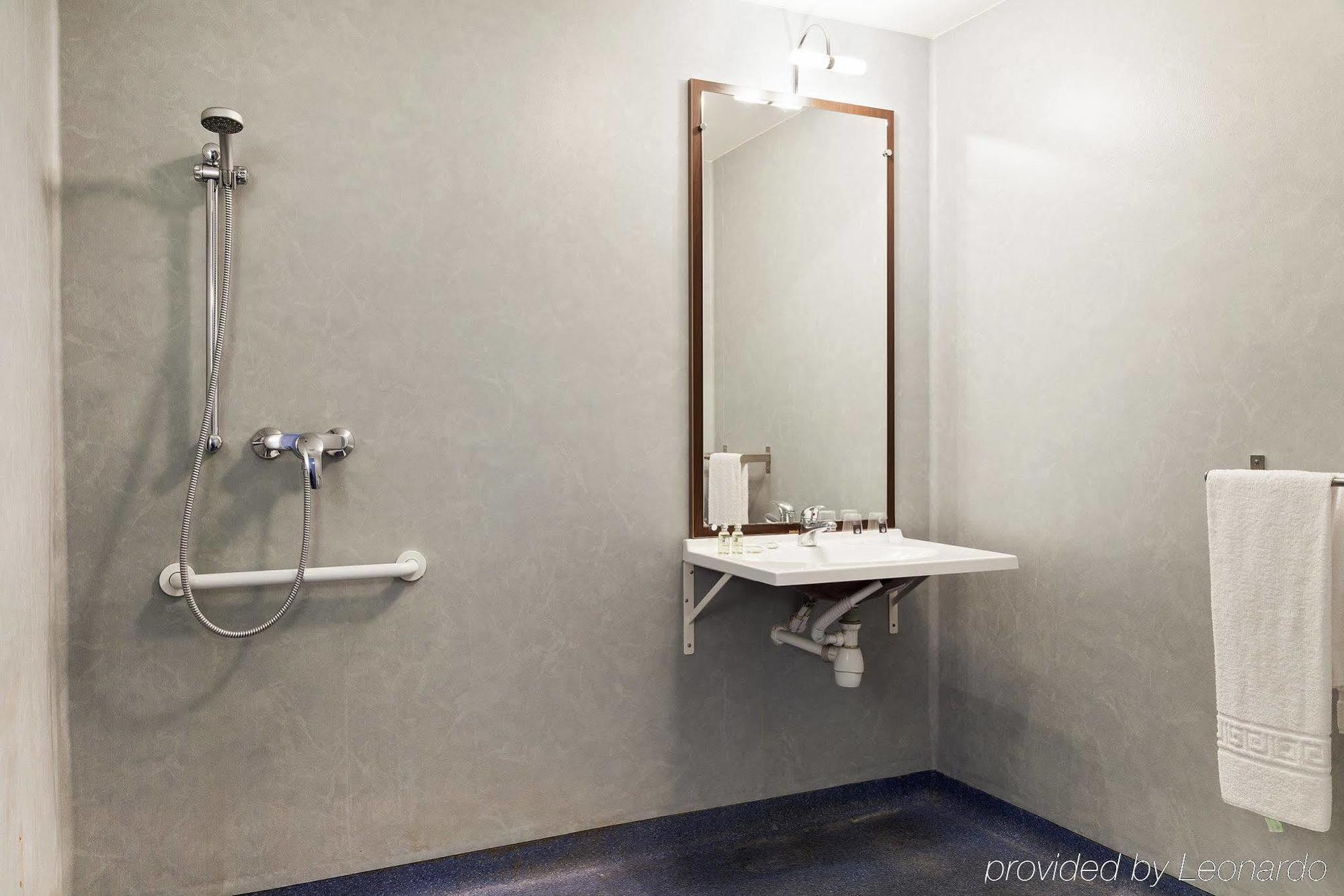 Comfort Suites Le-Port-Marly Paris Ouest Льо Порт-Марли Екстериор снимка