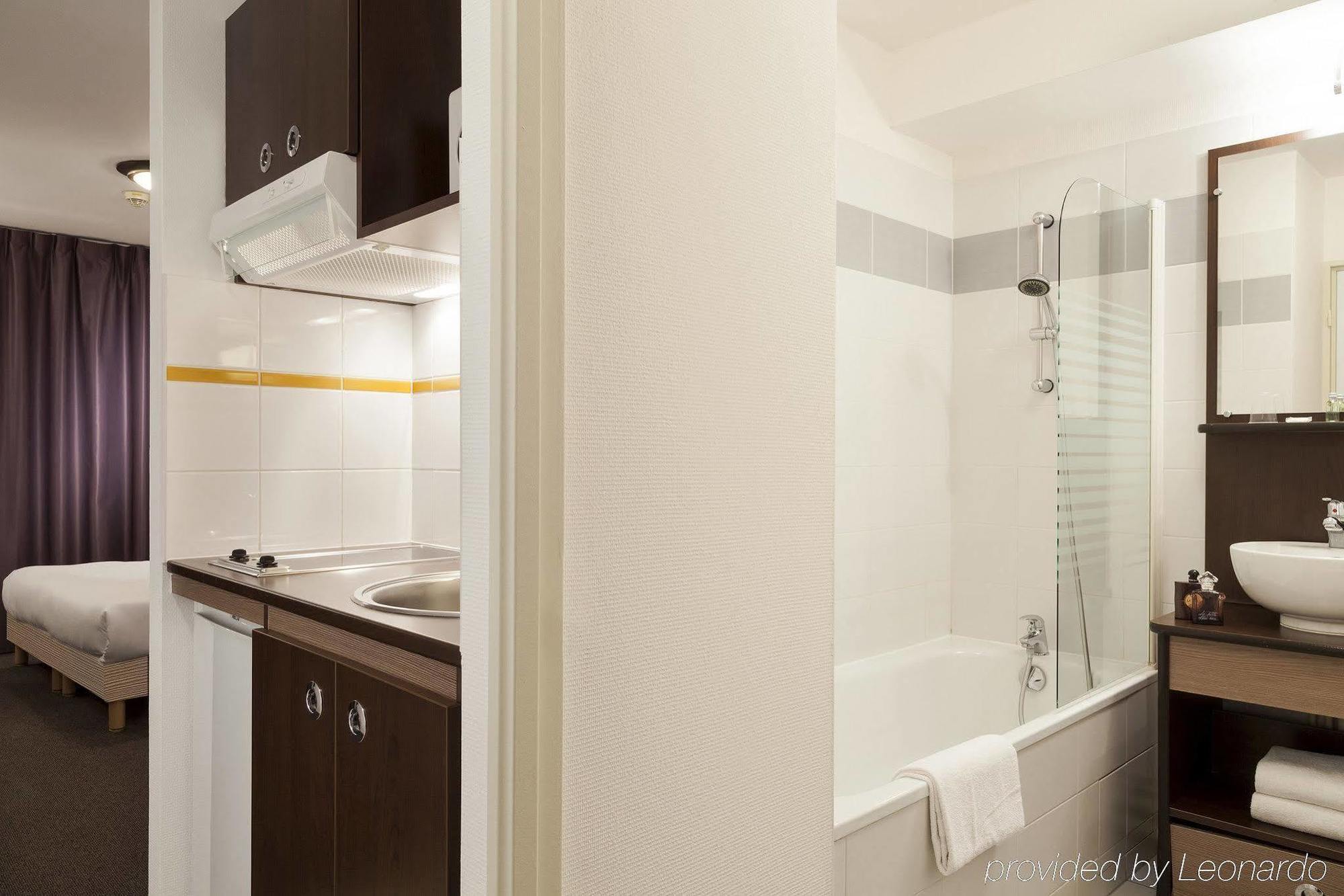 Comfort Suites Le-Port-Marly Paris Ouest Льо Порт-Марли Екстериор снимка