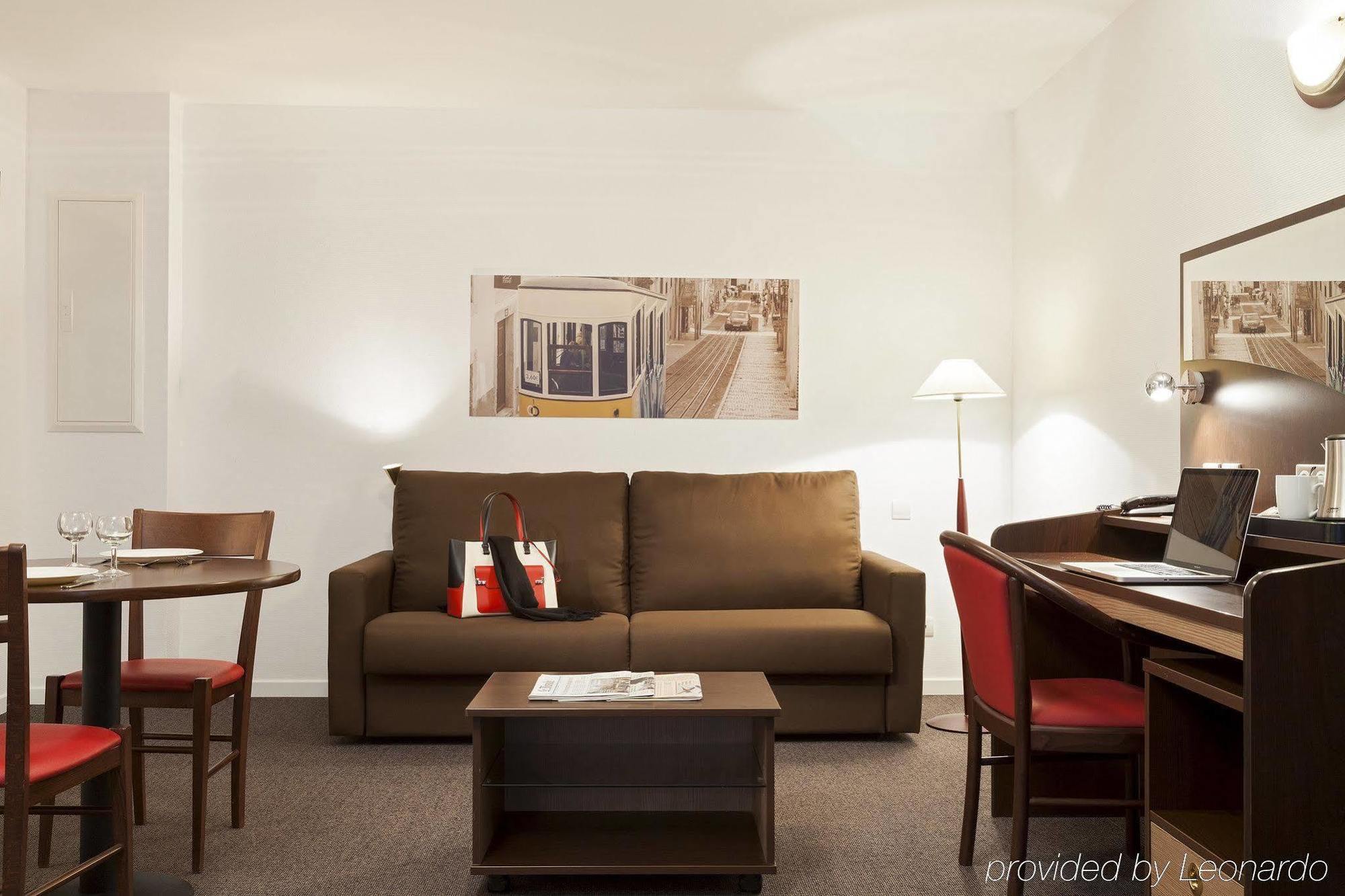 Comfort Suites Le-Port-Marly Paris Ouest Льо Порт-Марли Екстериор снимка