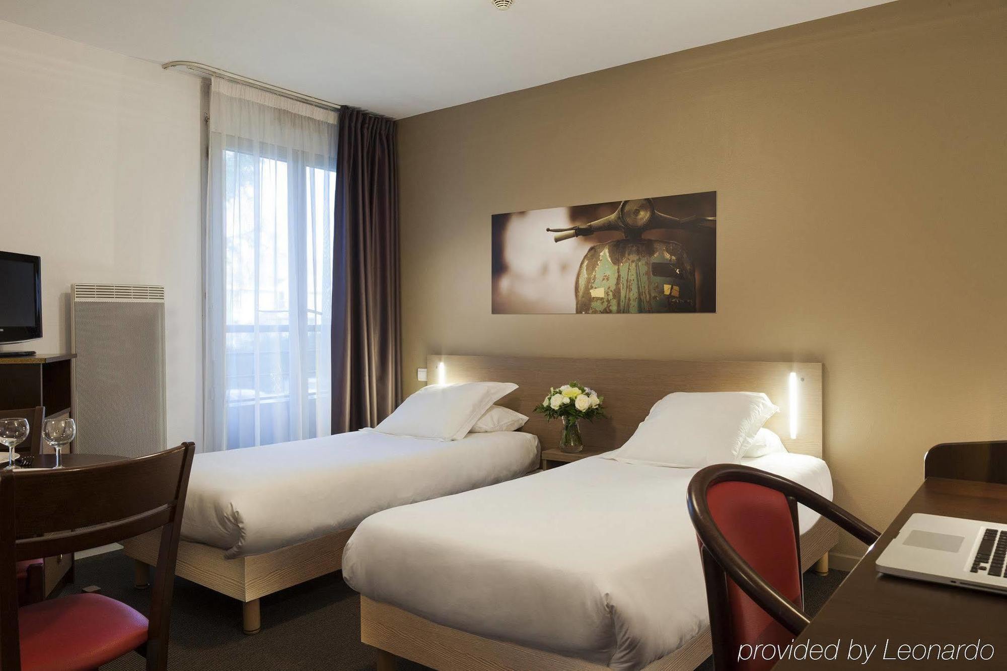 Comfort Suites Le-Port-Marly Paris Ouest Льо Порт-Марли Екстериор снимка