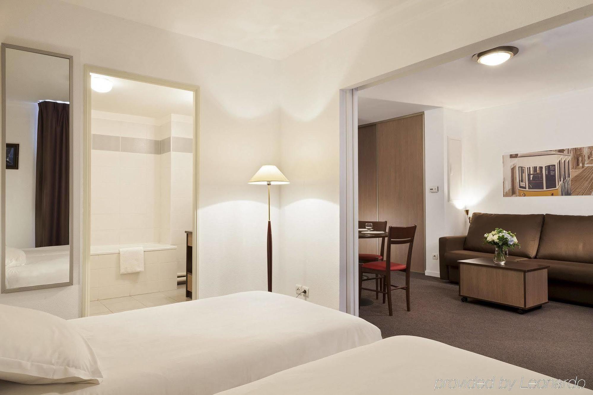 Comfort Suites Le-Port-Marly Paris Ouest Льо Порт-Марли Екстериор снимка