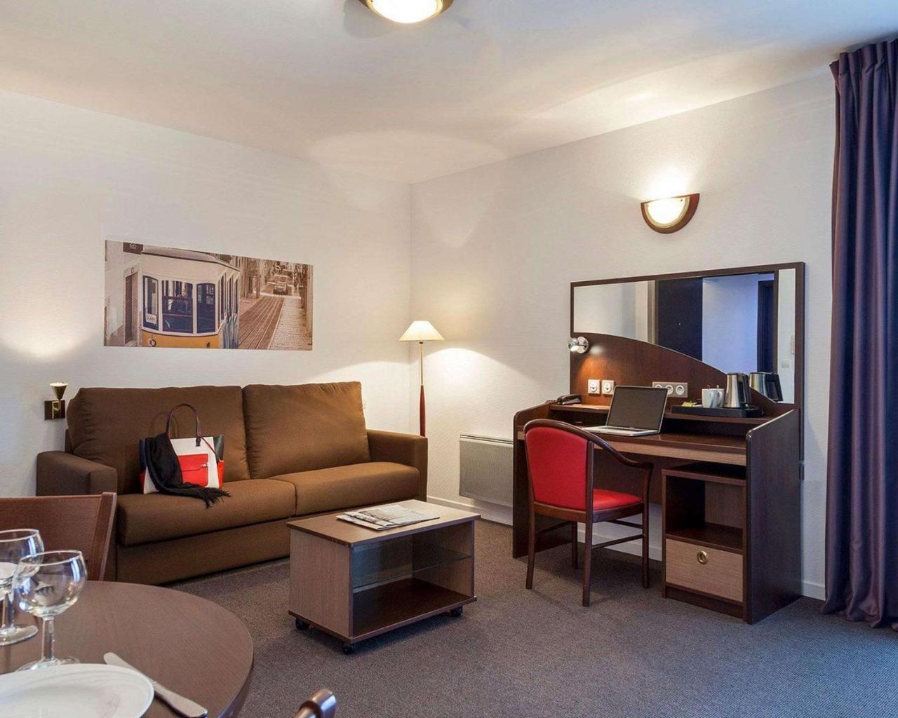 Comfort Suites Le-Port-Marly Paris Ouest Льо Порт-Марли Екстериор снимка