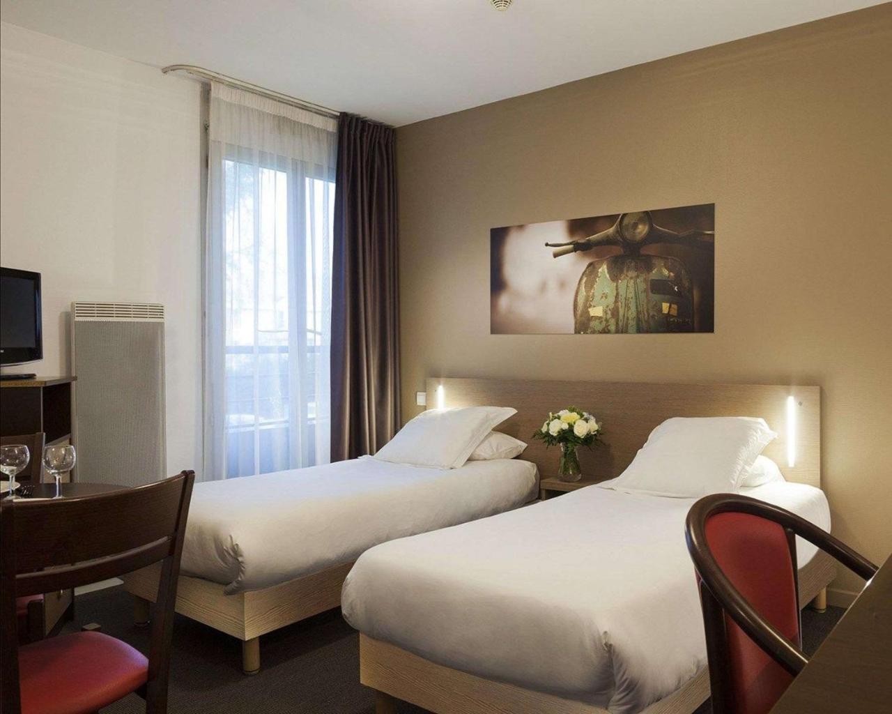 Comfort Suites Le-Port-Marly Paris Ouest Льо Порт-Марли Екстериор снимка