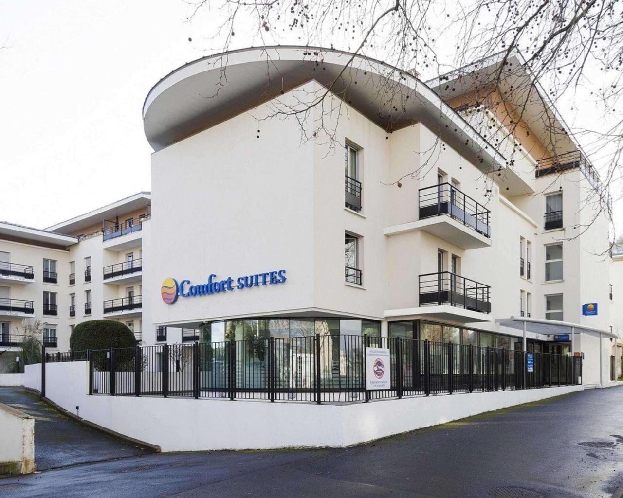 Comfort Suites Le-Port-Marly Paris Ouest Льо Порт-Марли Екстериор снимка