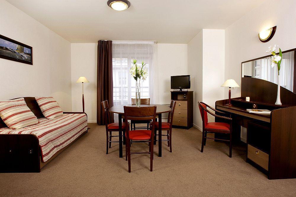Comfort Suites Le-Port-Marly Paris Ouest Льо Порт-Марли Екстериор снимка