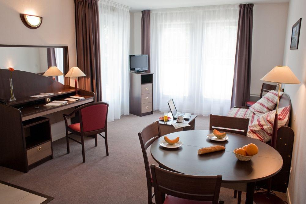 Comfort Suites Le-Port-Marly Paris Ouest Льо Порт-Марли Екстериор снимка