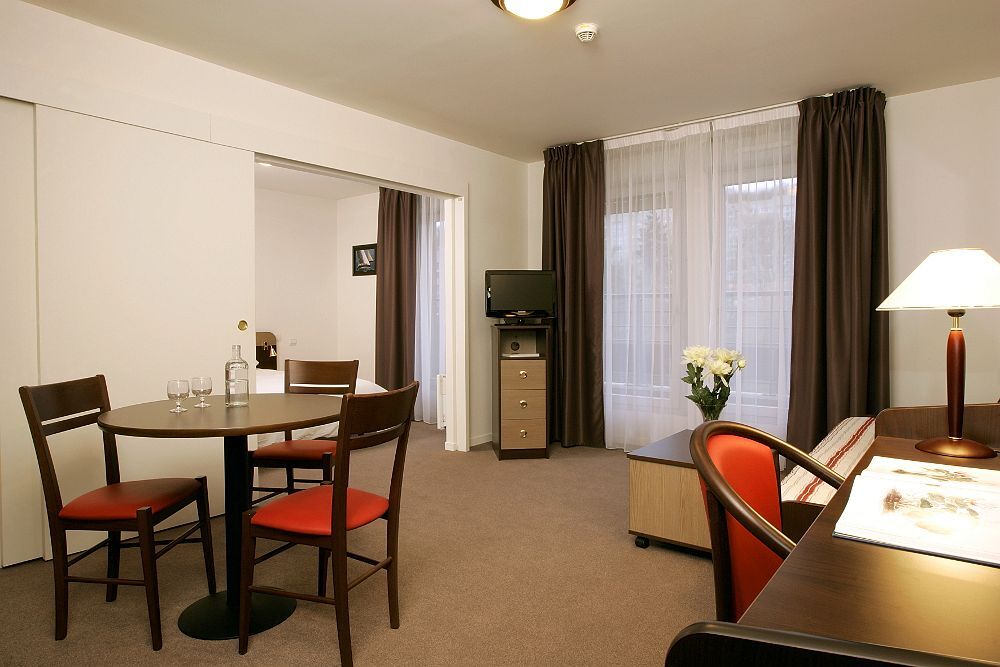 Comfort Suites Le-Port-Marly Paris Ouest Льо Порт-Марли Екстериор снимка
