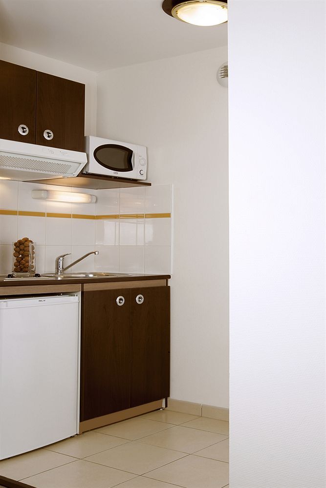 Comfort Suites Le-Port-Marly Paris Ouest Льо Порт-Марли Екстериор снимка